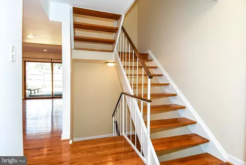 9233 Three Oaks Dr, Silver Spring, MD 20901 photo 5