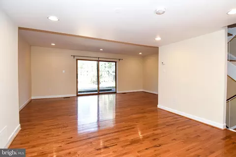 9233 Three Oaks Dr, Silver Spring, MD 20901 photo 11