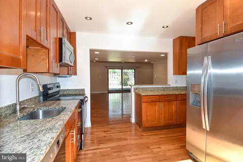 9233 Three Oaks Dr, Silver Spring, MD 20901 photo 6