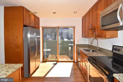 9233 Three Oaks Dr, Silver Spring, MD 20901 photo 10