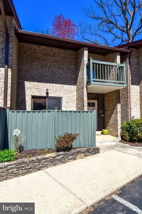 9233 Three Oaks Dr, Silver Spring, MD 20901 photo 2