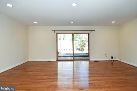 9233 Three Oaks Dr, Silver Spring, MD 20901 photo 15
