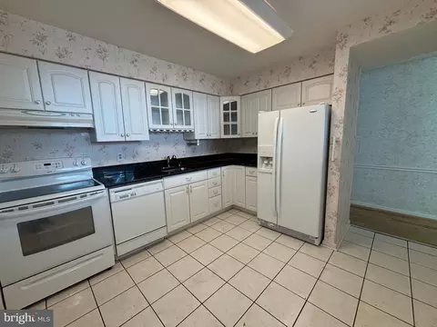 Kitchen - 14905 Pennfield Cir #2A, Silver Spring, MD 20906 photo 1 of 2