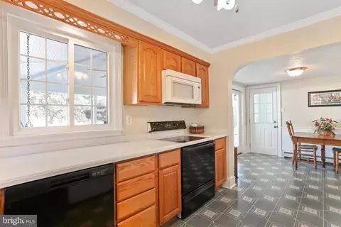 Kitchen - 16911 Barnesville Rd, Boyds, MD 20841 photo 4 of 4