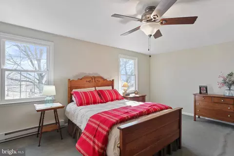 Bedroom - 16911 Barnesville Rd, Boyds, MD 20841 photo 4 of 10