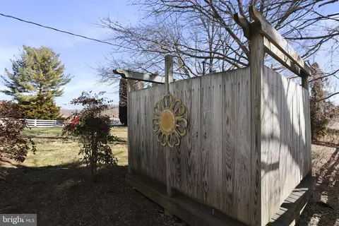 Exterior - 16911 Barnesville Rd, Boyds, MD 20841 photo 5 of 19