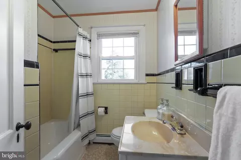 Bath - 16911 Barnesville Rd, Boyds, MD 20841 photo 1 of 4