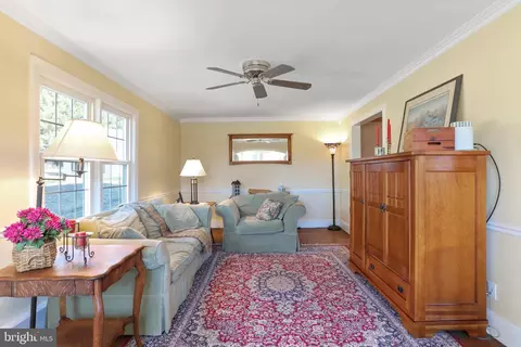 Living - 16911 Barnesville Rd, Boyds, MD 20841 photo 2 of 4