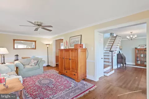 Living - 16911 Barnesville Rd, Boyds, MD 20841 photo 3 of 4