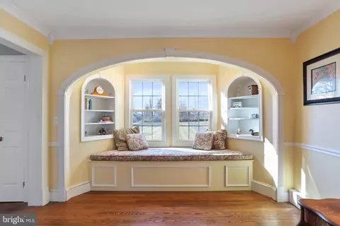 Living - 16911 Barnesville Rd, Boyds, MD 20841 photo 1 of 4
