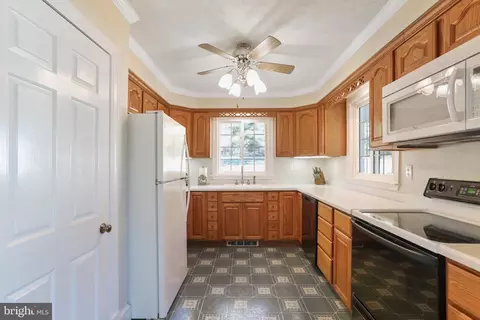 Kitchen - 16911 Barnesville Rd, Boyds, MD 20841 photo 1 of 4