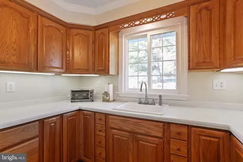 Kitchen - 16911 Barnesville Rd, Boyds, MD 20841 photo 3 of 4