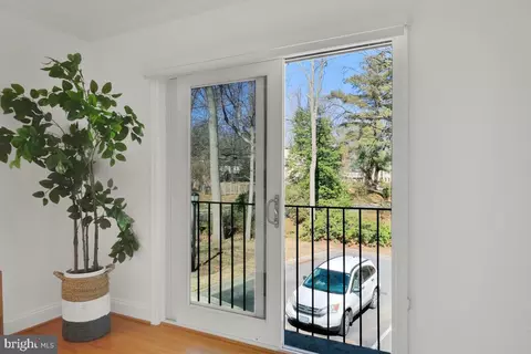 Living - 10715 Deborah Dr, Potomac, MD 20854 photo 4 of 7