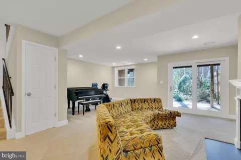Living - 10715 Deborah Dr, Potomac, MD 20854 photo 6 of 7