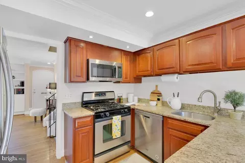 Kitchen - 10715 Deborah Dr, Potomac, MD 20854 photo 2 of 4