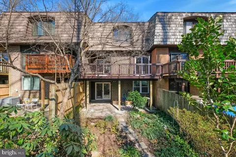 Exterior - 10715 Deborah Dr, Potomac, MD 20854 photo 4 of 6