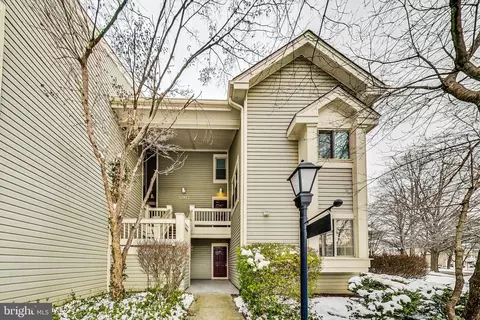 10812 Antigua Ter #101, North Bethesda, MD 20852