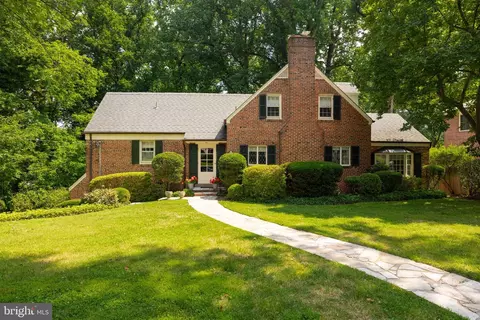 9627 W Bexhill Dr, Kensington, MD 20895