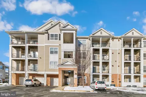 19625 Galway Bay Cir #304, Germantown, MD 20874