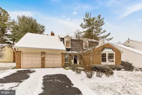 8 Candlelight Ct, Potomac, MD 20854