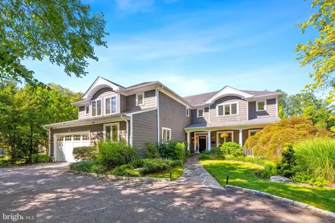 6236 Clearwood Rd, Bethesda, MD 20817