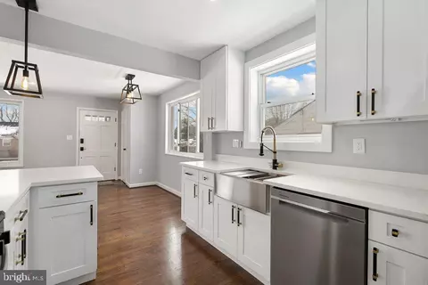 Kitchen - 2405 Kimberly St, Silver Spring, MD 20902 photo 8 of 12