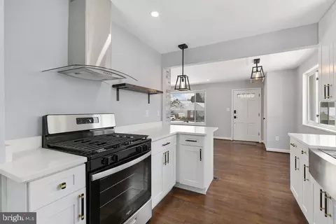 Kitchen - 2405 Kimberly St, Silver Spring, MD 20902 photo 10 of 12