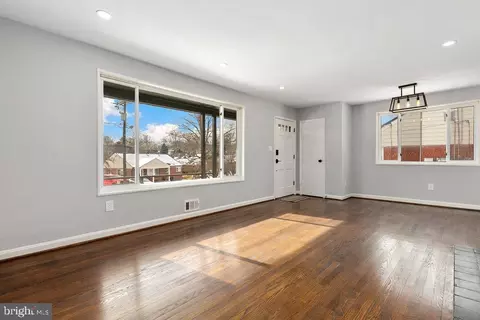 Living - 2405 Kimberly St, Silver Spring, MD 20902 photo 1 of 6