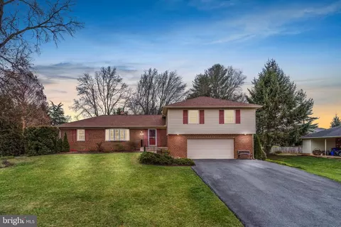 18557 Queen Elizabeth Dr, Olney, MD 20832