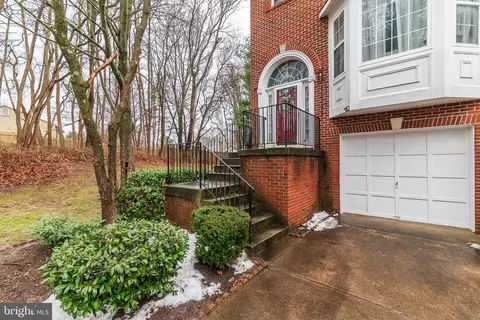 18635 Carriage Walk Cir, Gaithersburg, MD 20879