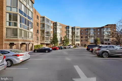 2900 N Leisure World Blvd #309, Silver Spring, MD 20906