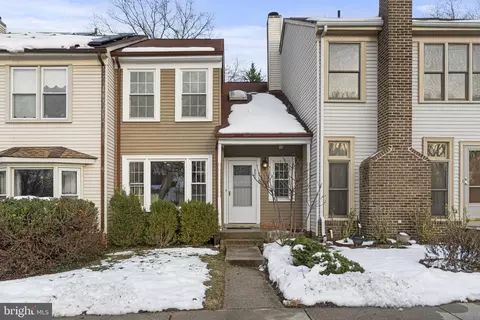 9025 Saffron Ln, Silver Spring, MD 20901