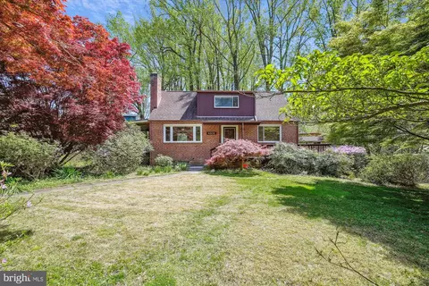 4408 Oxford St, Garrett Park, MD 20896