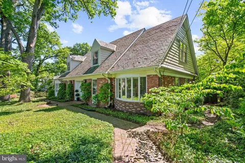 100 E Lenox St, Chevy Chase, MD 20815
