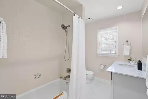 Bath - 16250 Whitehaven Rd, Silver Spring, MD 20906 photo 5 of 6