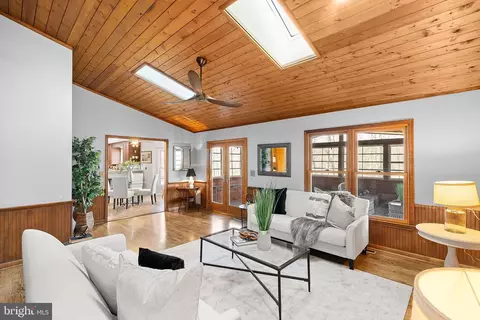 Living - 16250 Whitehaven Rd, Silver Spring, MD 20906 photo 1 of 12