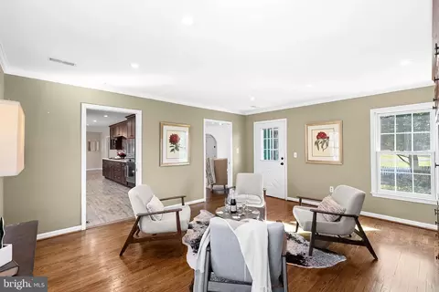 Living - 16250 Whitehaven Rd, Silver Spring, MD 20906 photo 10 of 12