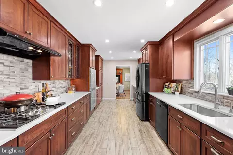 Kitchen - 16250 Whitehaven Rd, Silver Spring, MD 20906 photo 7 of 9