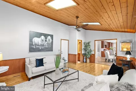 Living - 16250 Whitehaven Rd, Silver Spring, MD 20906 photo 2 of 12