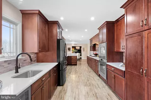 Kitchen - 16250 Whitehaven Rd, Silver Spring, MD 20906 photo 6 of 9
