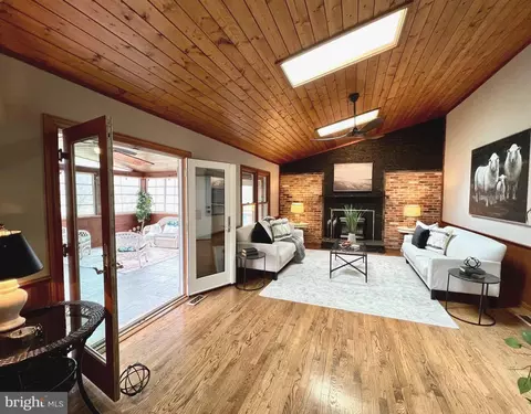 Living - 16250 Whitehaven Rd, Silver Spring, MD 20906 photo 12 of 12