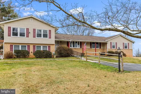 17601 Roger Dr, Germantown, MD 20874
