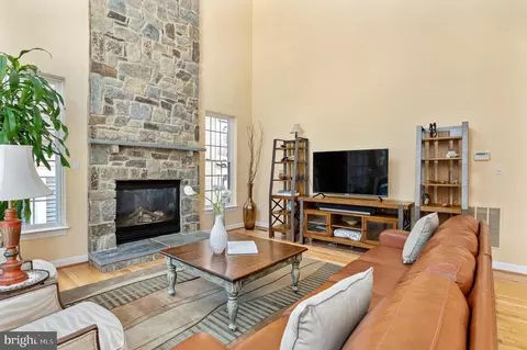 9821 Mount Pleasant Rd, Silver Spring, MD 20910 photo 3
