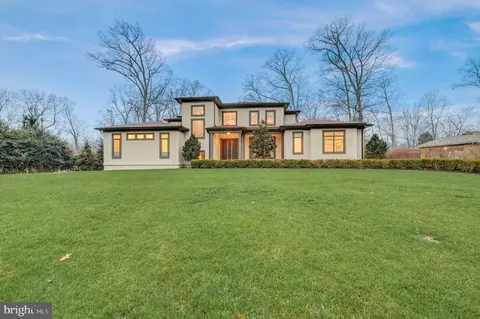 9112 Mcdonald Dr, Bethesda, MD 20817