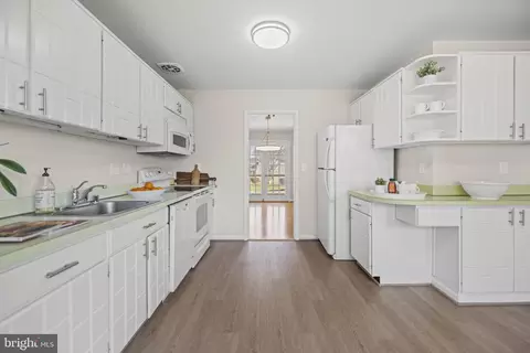 Kitchen - 14801 Cobblestone Dr, Silver Spring, MD 20905 photo 2 of 2