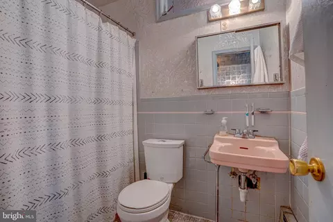 Bath - 14819 Harold Rd, Silver Spring, MD 20905 photo 1 of 1