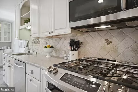 Kitchen - 315 Ellsworth Dr, Silver Spring, MD 20910 photo 2 of 5