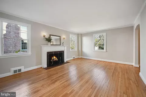 Living - 315 Ellsworth Dr, Silver Spring, MD 20910 photo 2 of 3