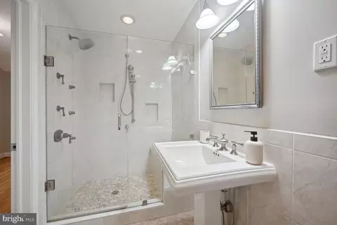 Bath - 315 Ellsworth Dr, Silver Spring, MD 20910 photo 2 of 3