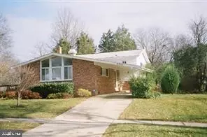9905 Pomona Dr, Bethesda, MD 20817
